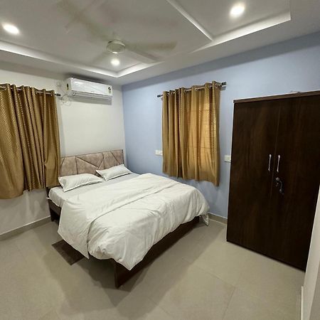 Cosmic Hotel & Guest House Gachibowli Raidurg Haïdarabad Extérieur photo