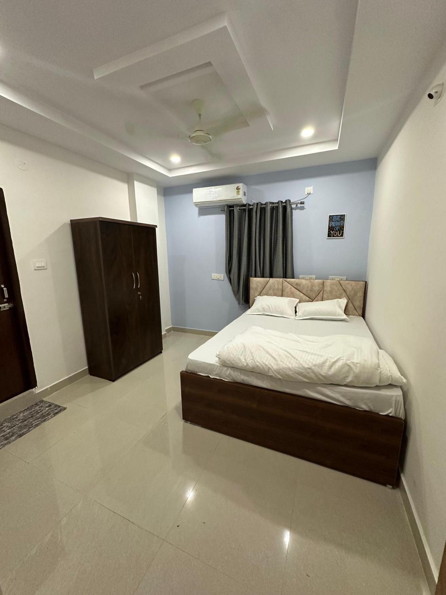 Cosmic Hotel & Guest House Gachibowli Raidurg Haïdarabad Extérieur photo