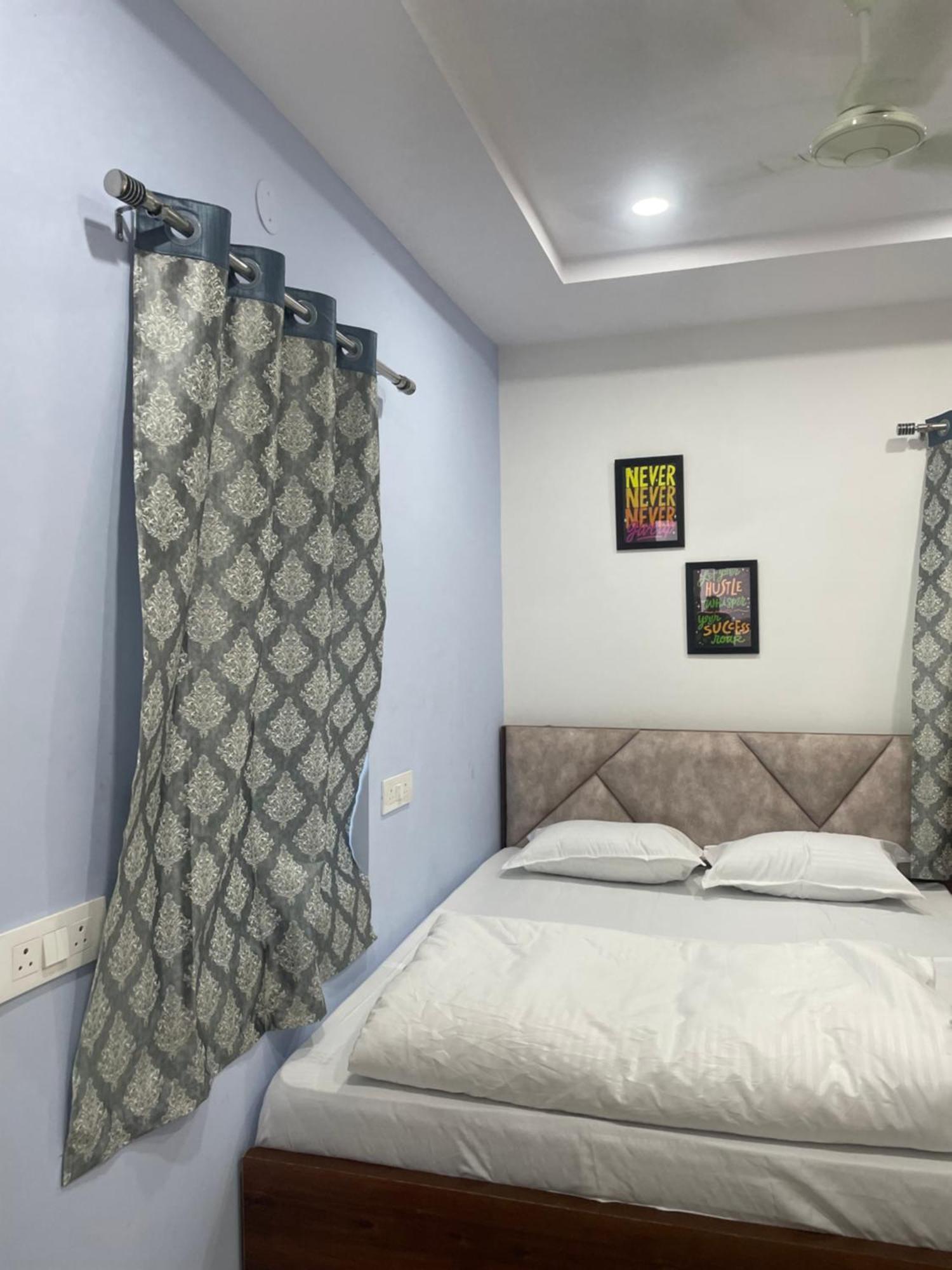 Cosmic Hotel & Guest House Gachibowli Raidurg Haïdarabad Extérieur photo