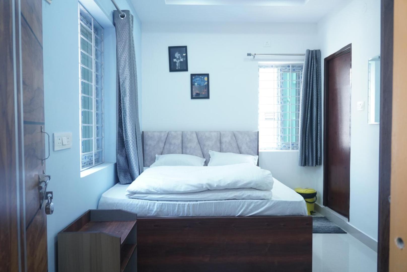 Cosmic Hotel & Guest House Gachibowli Raidurg Haïdarabad Extérieur photo